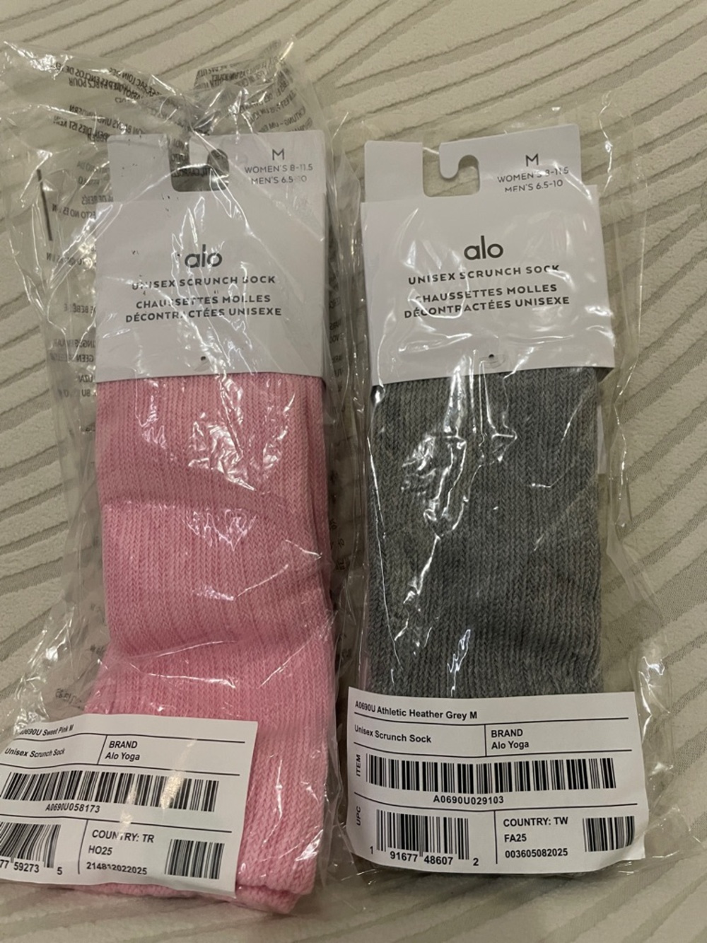 ALO Yoga Unisex Scrunch Socks - Pink & Heather Gray - Picture 2 of 3